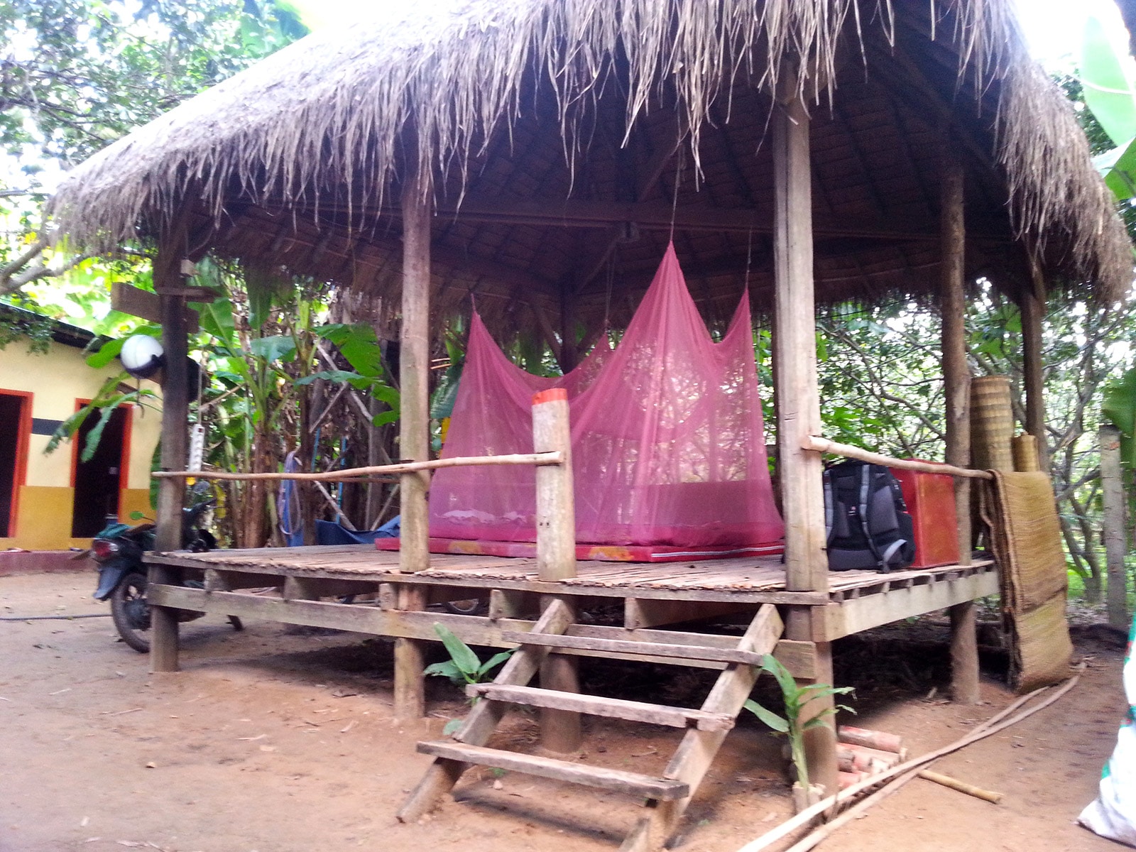 Un toit, un matelas et une moustiquaire, que demander de plus ? (Koh Pen, Cambodge)